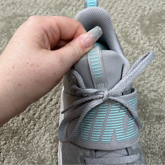EUC Women’s Nike Renew In Season TR 9 size 7 in Ocean Blue/Gray - Picture 6 of 8